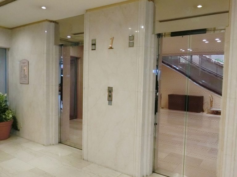 1階メインエレベーターホール