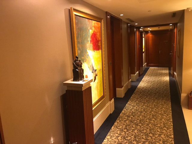 13階のエレベーターホール (2)