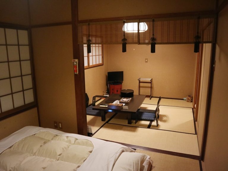 寝室から部屋全体