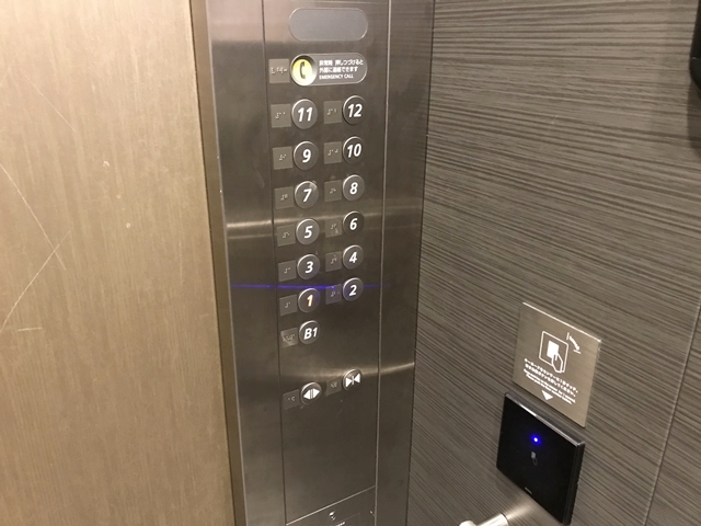 エレベーター内 階数ボタン