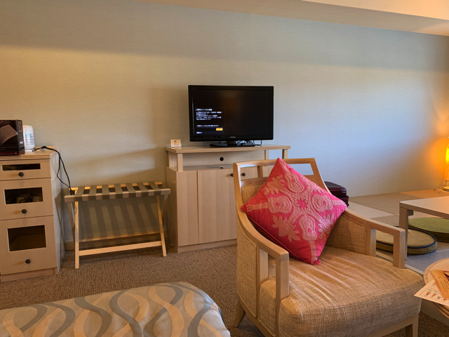 ベッドから見たテレビです。