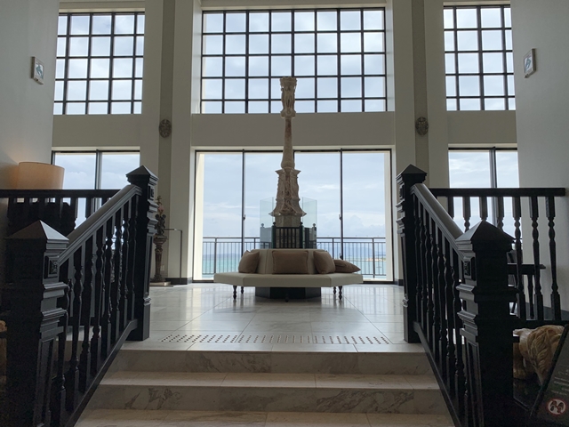 ティーラウンジ(エントランス前)