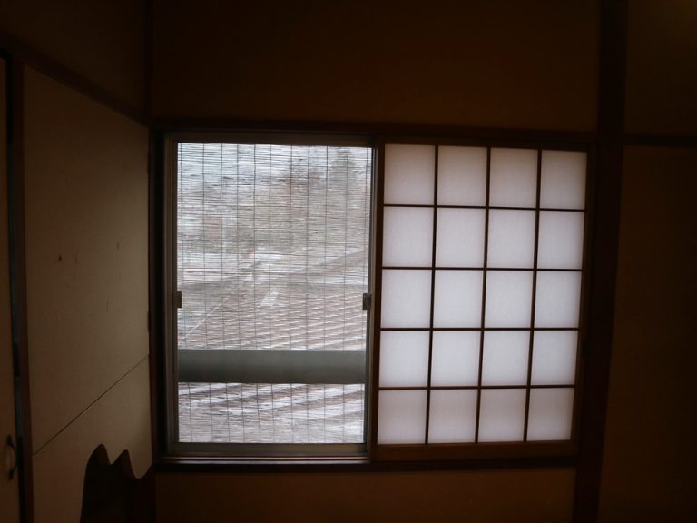 部屋の窓