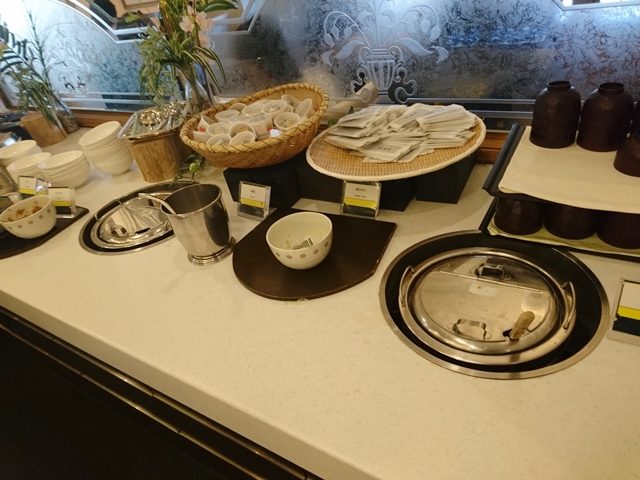 味噌汁、カレー、納豆、のり