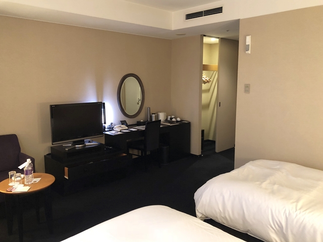 客室全体 入り口方向