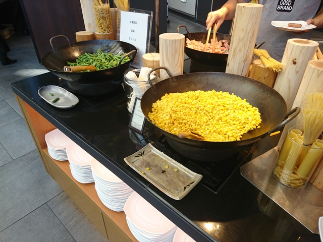 料理は常に温かく種類も豊富