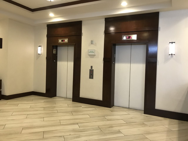 1階エレベーター付近