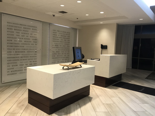 チェックインカウンター