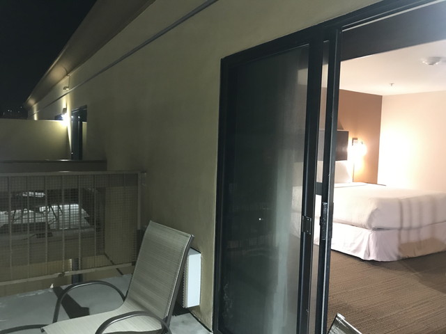 バルコニーと客室