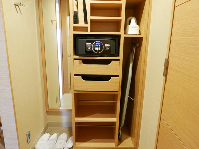 クローゼット左手