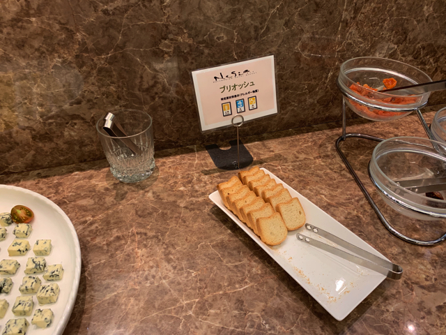 夕食ブッフェ。ブリオッシュもありました。 copy