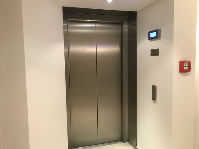 エレベーターホール客室階1