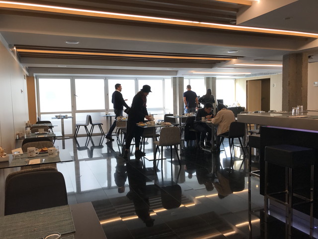 朝食会場兼レストラン