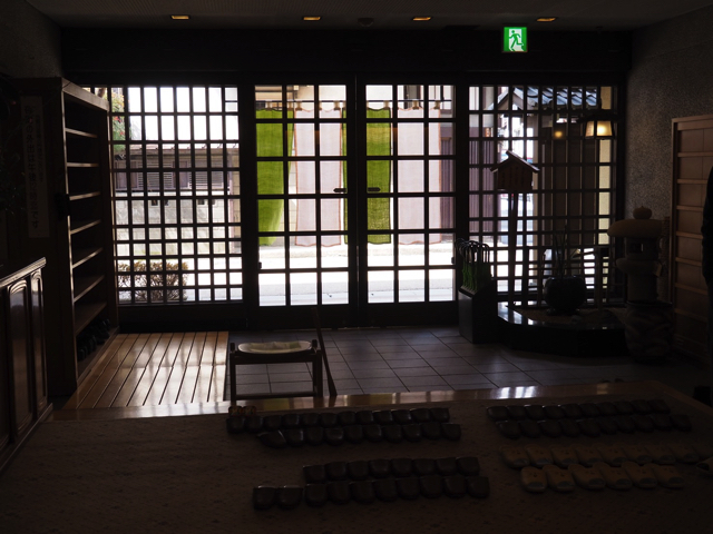 エントランス内観 くつをここで脱ぎます copy