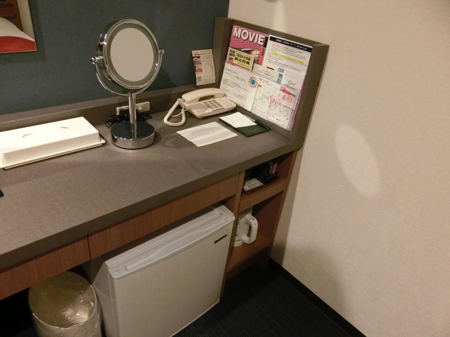 ライト付き鏡冷蔵庫など copy