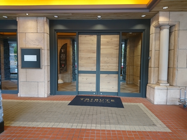 エントランス外観右側