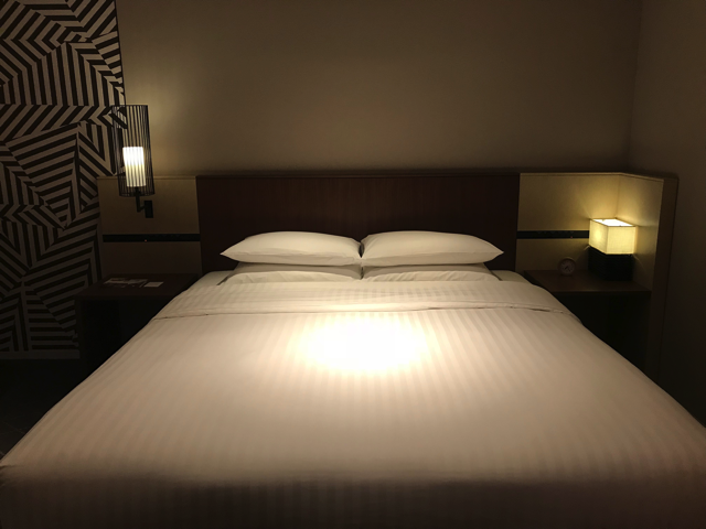 ベッドはキングサイズ