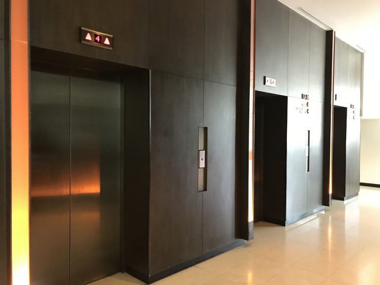 エレベーター外観