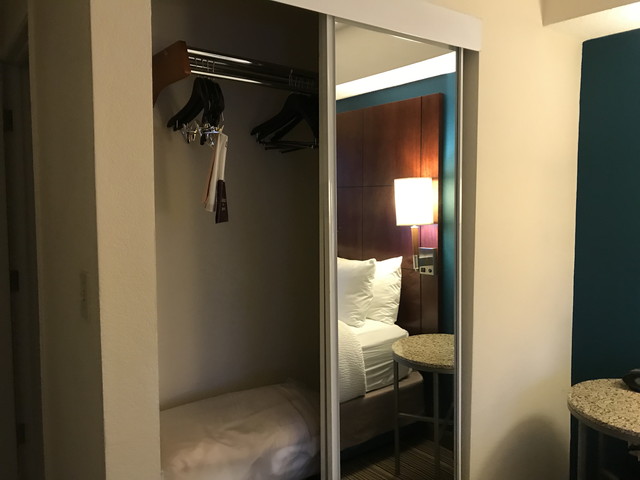 寝室2 クローゼット