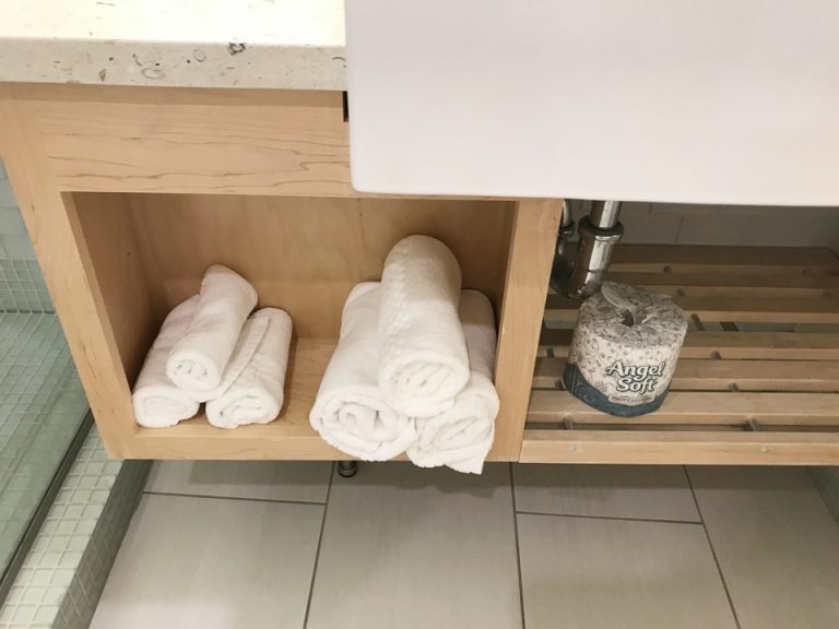 洗面台下備え付けタオル