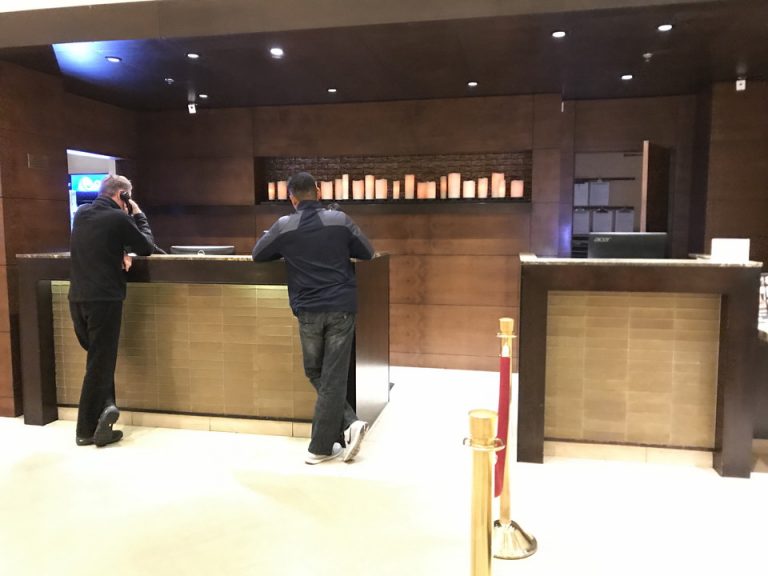 フロントデスク