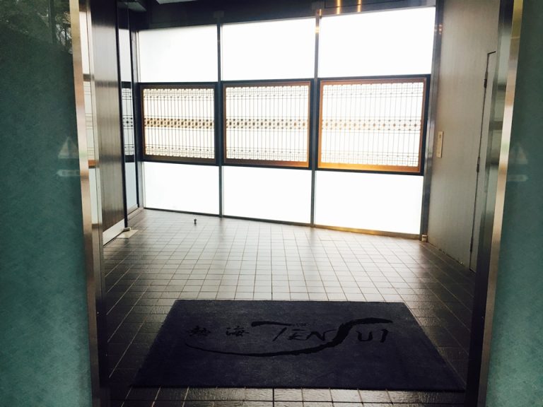 エントランス内観