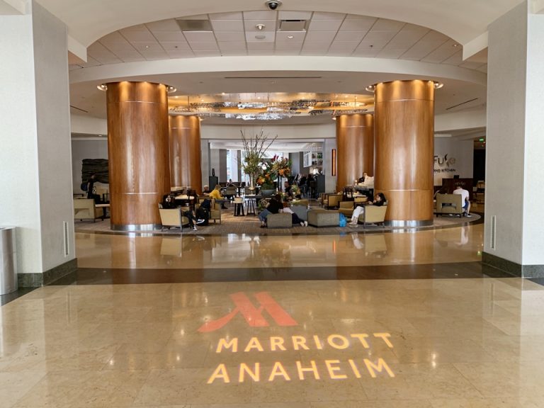 エントランス内観