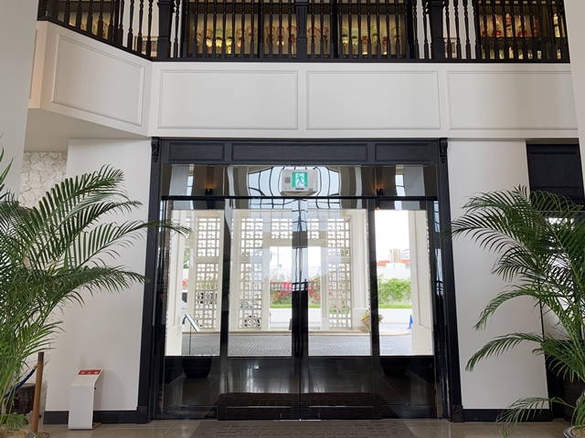 エントランス内観