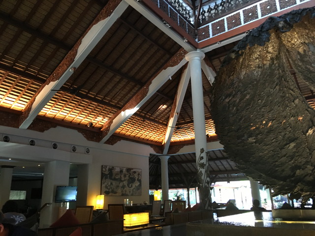 エントランス内観