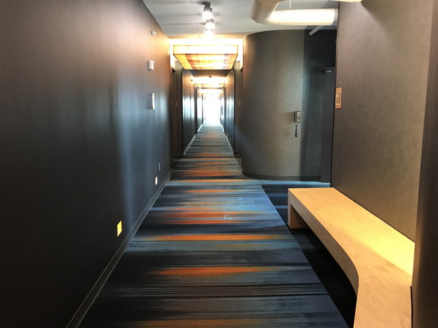 エレベーター付近廊下