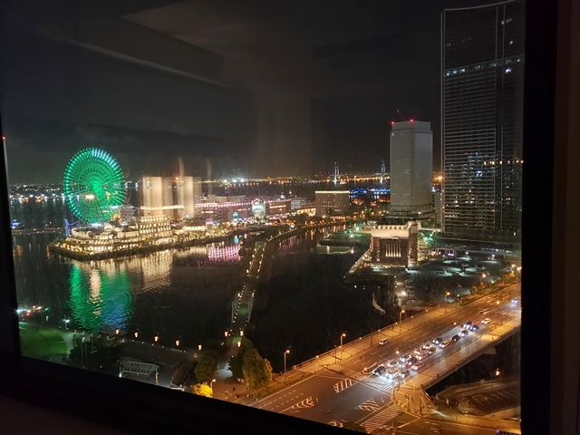 メインの客室からの景色。みなとみらいが一望できます