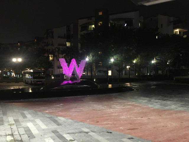 エントランスモニュメント夜