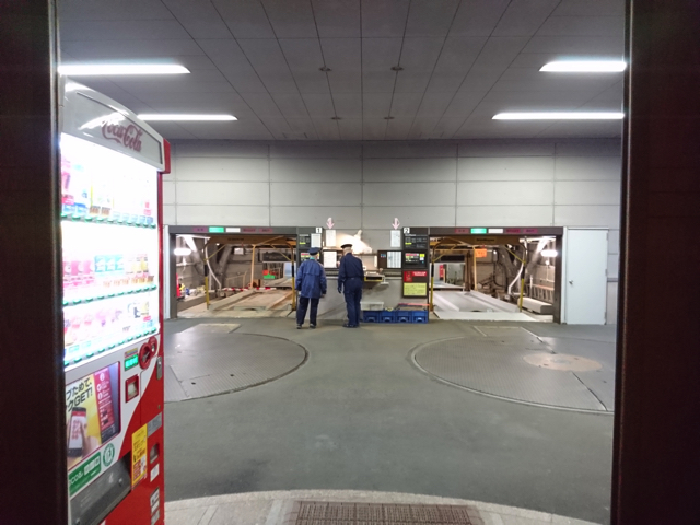 裏の立体駐車場 copy