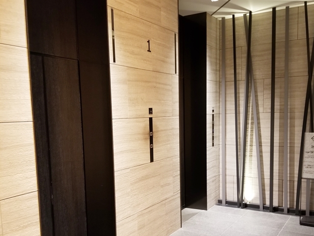 エレベーターホールフロント階 2