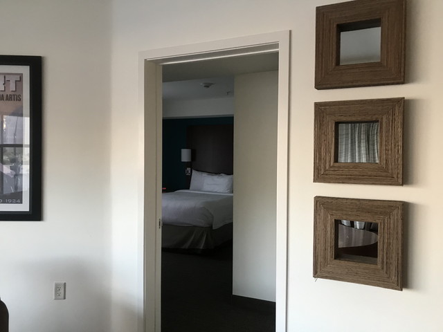 リビング奥右側部屋