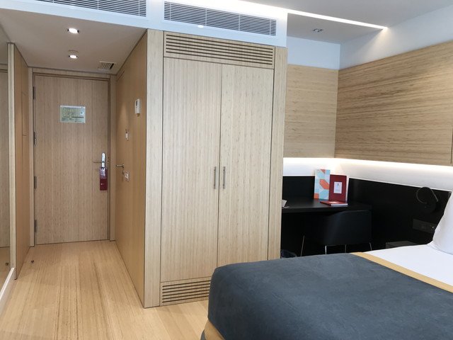 客室全体(入口方向)
