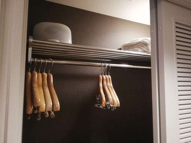 クローゼット内観ハンガー