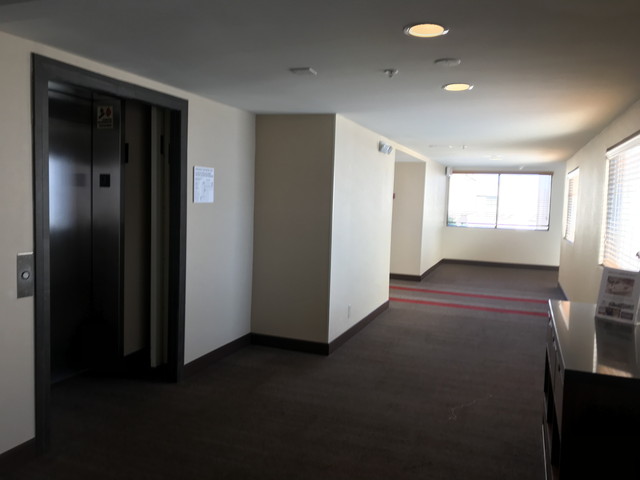 宿泊階エレベーターホール(1)