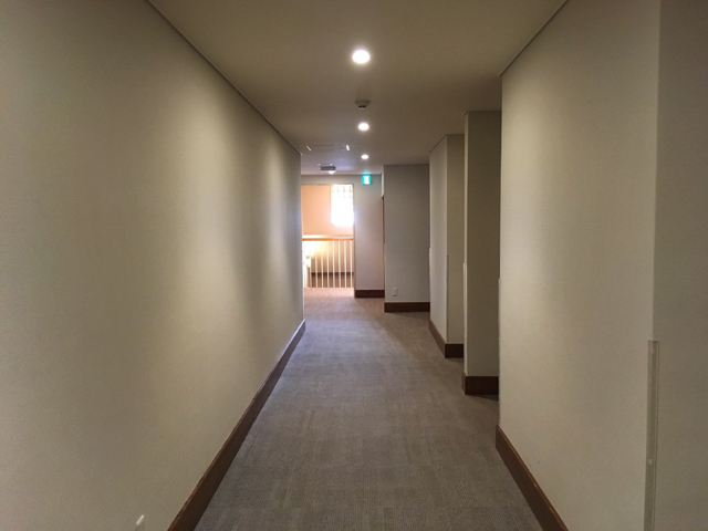 客室階廊下全体 エレベーターから客室に向かって撮影 copy