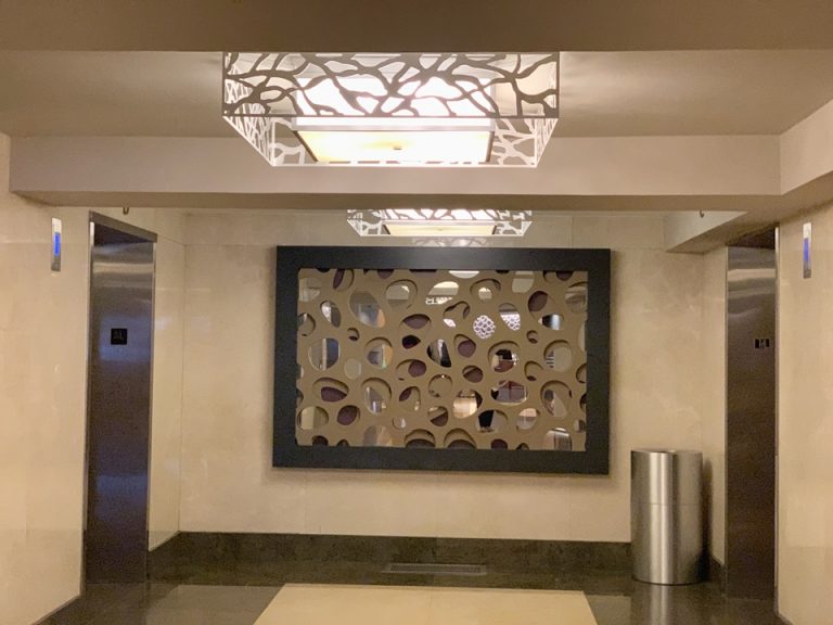 エレベーターホールフロント階