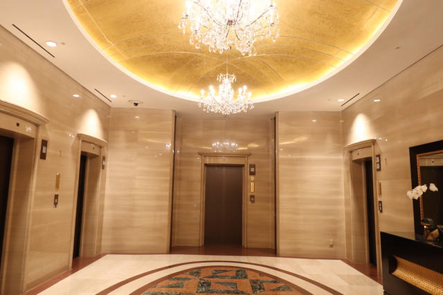 エレベーターホールフロント階