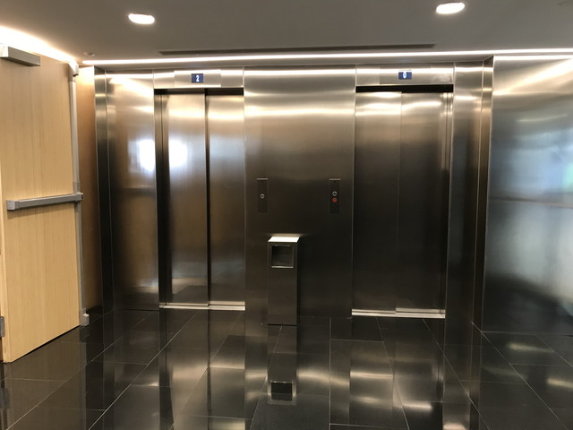 エレベーターホールフロント階