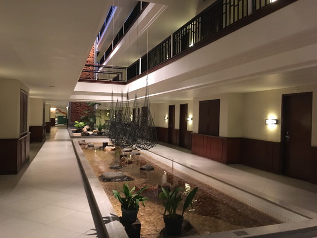 エレベーターホールフロント階