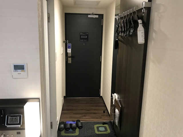 客室内からドア