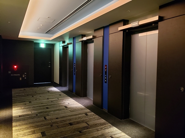 客層階のエレベーターホールです