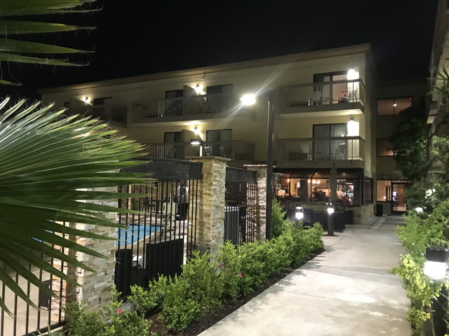 コートヤードから客室風景