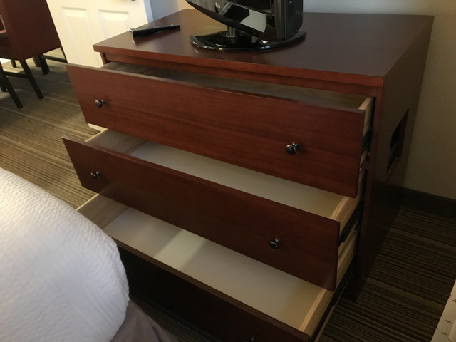 引き出し 開放 寝室1