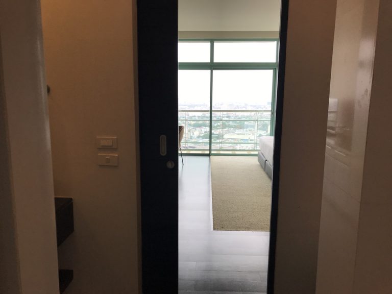 バスルームから部屋(1)