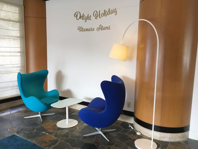 フロント前イス