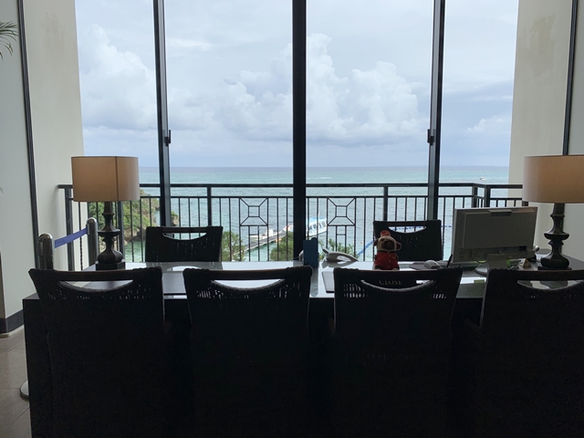 コンシェルジュデスク